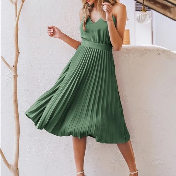 Pleated camel cami dress - Picture 7 of 14